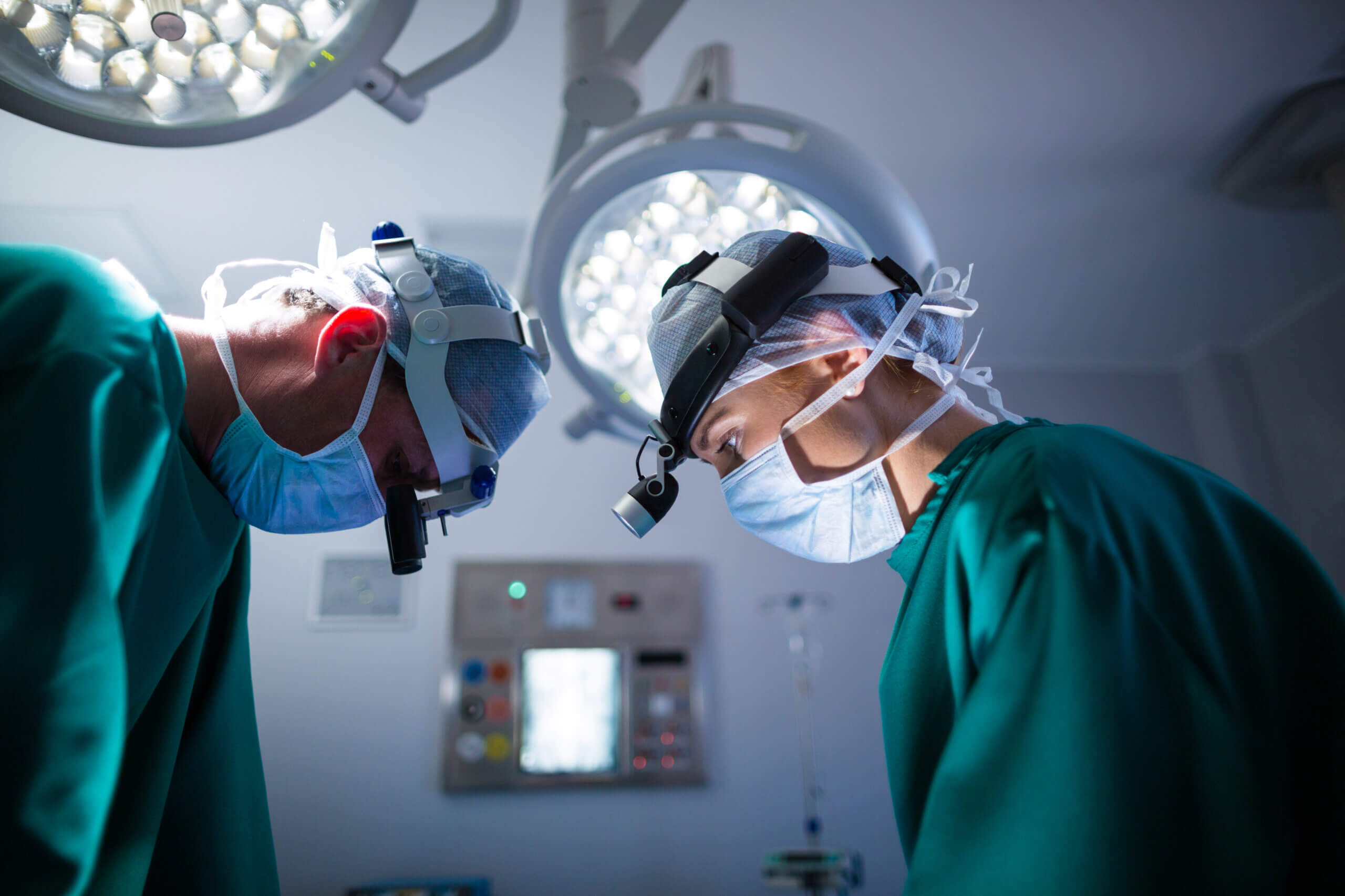 Imagem de uma sala de cirurgia que utiliza bateria para nobreak