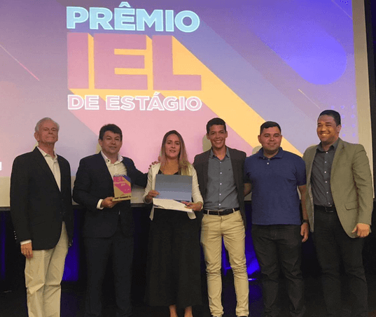 Moura recebe Prêmio IEL de Estágio com sua Academia dos Estagiários