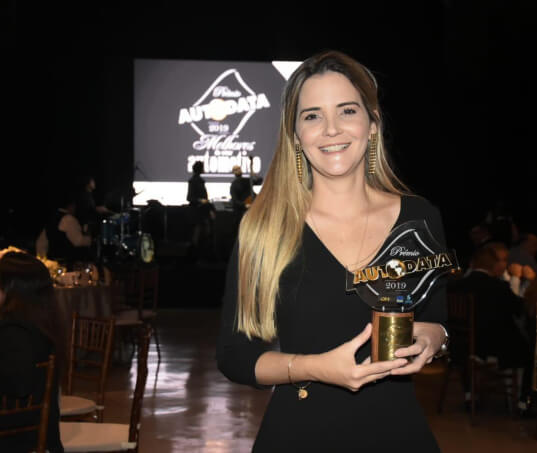 Moura é a vencedora do Prêmio AutoData 2019 em Comunicação & Marketing