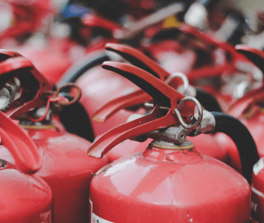 Tipos de extintores de incêndio e porque usar um em seu carro
