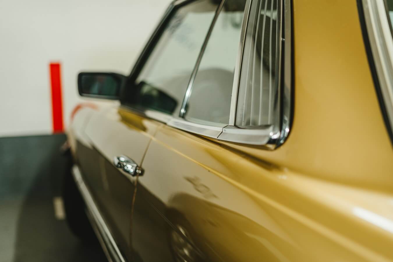 Carro de colecionador, reformado e com verniz brilhando