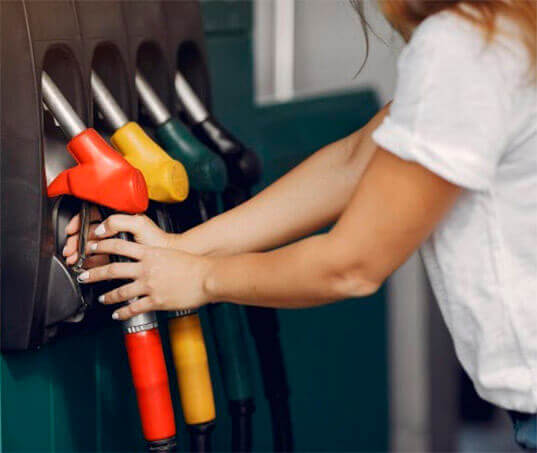 Gasolina aditivada ou comum? Qual a diferença?